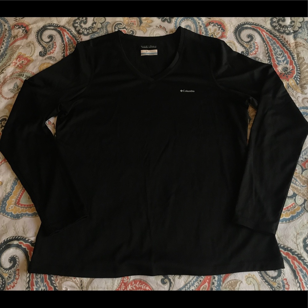Columbia Omni-Wick BMW v-neck shirt